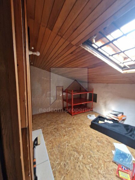 Teiul Doamnei, vanzare apartament 3 camere (E1+M) in vila (S+P+E1+M).