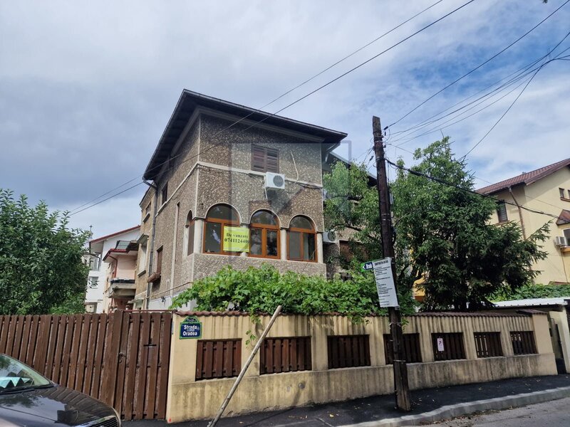Teiul Doamnei, vanzare apartament 3 camere (E1+M) in vila (S+P+E1+M).