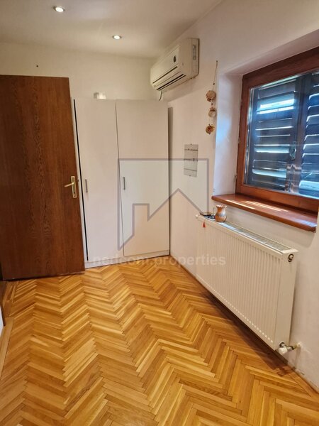 Teiul Doamnei, vanzare apartament 3 camere (E1+M) in vila (S+P+E1+M).