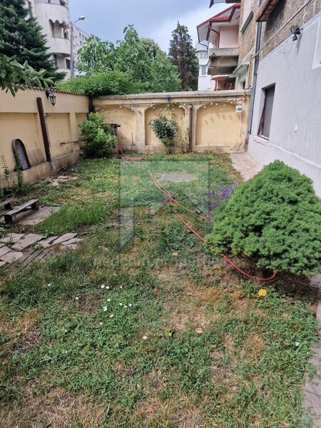 Teiul Doamnei, vanzare apartament 3 camere (E1+M) in vila (S+P+E1+M).