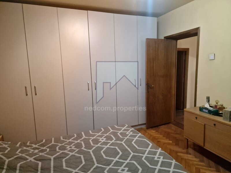 Teiul Doamnei, vanzare apartament 3 camere (E1+M) in vila (S+P+E1+M).