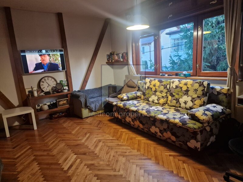 Teiul Doamnei, vanzare apartament 3 camere (E1+M) in vila (S+P+E1+M).