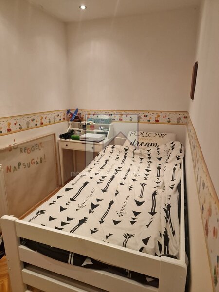 Teiul Doamnei, vanzare apartament 3 camere (E1+M) in vila (S+P+E1+M).
