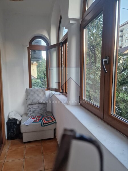 Teiul Doamnei, vanzare apartament 3 camere (E1+M) in vila (S+P+E1+M).
